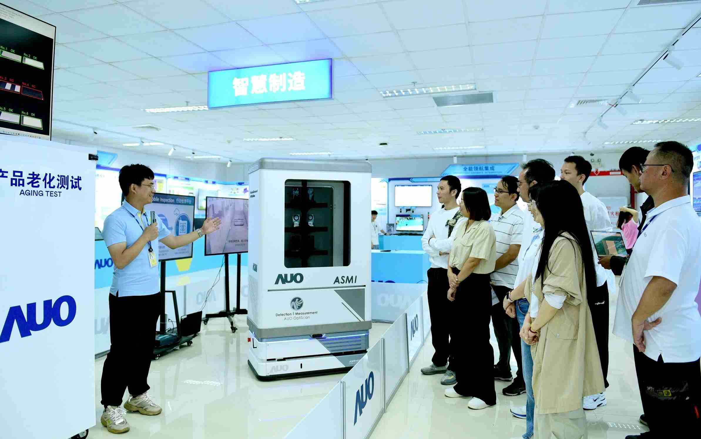 冰球突破厦门将5G+ABC技术串联生产管理全流程，，，打通研发、、采购、、、、生管、、制程、、设备、、、、质量等产品全生命周期制造流程，，，，完成数字化设计、、、、智慧供应链、、、智能座舱、、、、全流程设备管理、、数据驱动优化、、、、智慧在线检测、、、、智慧品管等自适应生产模式升级