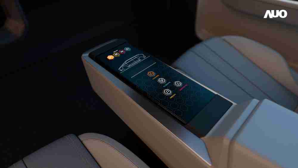 冰球突破以人性化设计打造多变形态中控显示(Morphing Center Control)，，不使用时仅平面显示信息，，，进行操作时，，显示器则会动态隆起，，，，转变成3D实体按钮，，并有触觉回馈，，，展示人机互动新体验